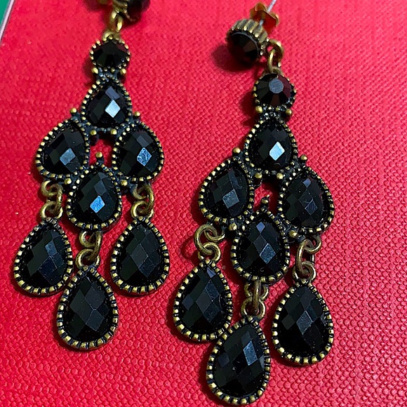 🖤VTG💕Faceted black crystal earrings - Picture 2 of 7